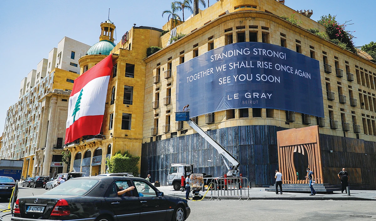 Lebanese businesses rebel against lockdown