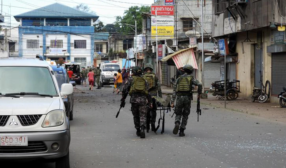 Female suicide bombers blamed for deadly Philippine blasts