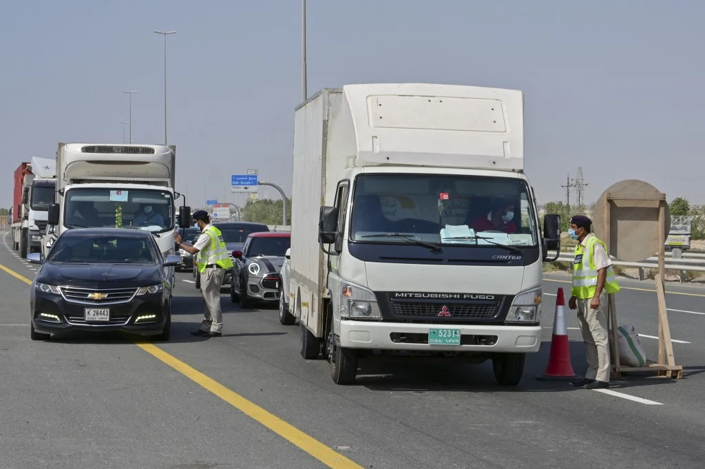 Emirati security forces man a checkpoint at the entrance of Abu Dhabi, on the highway linking Dubai to the capital, on June 2, 2020. (File/AFP)
