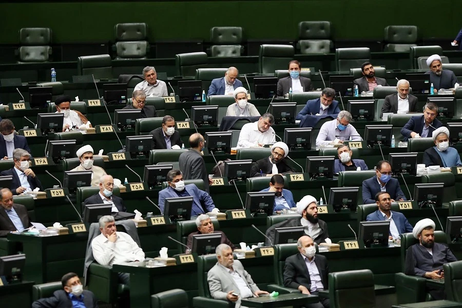 Iranian lawmakers move to ban foreign messaging apps