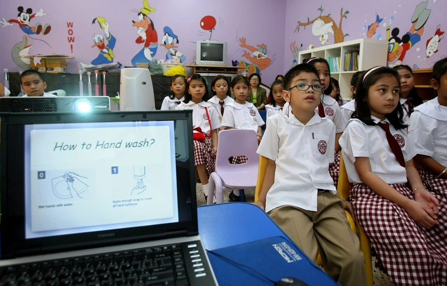 Students at the United International Private School (UIPS) learn how to properly wash their hands in Dubai. (File/AFP)