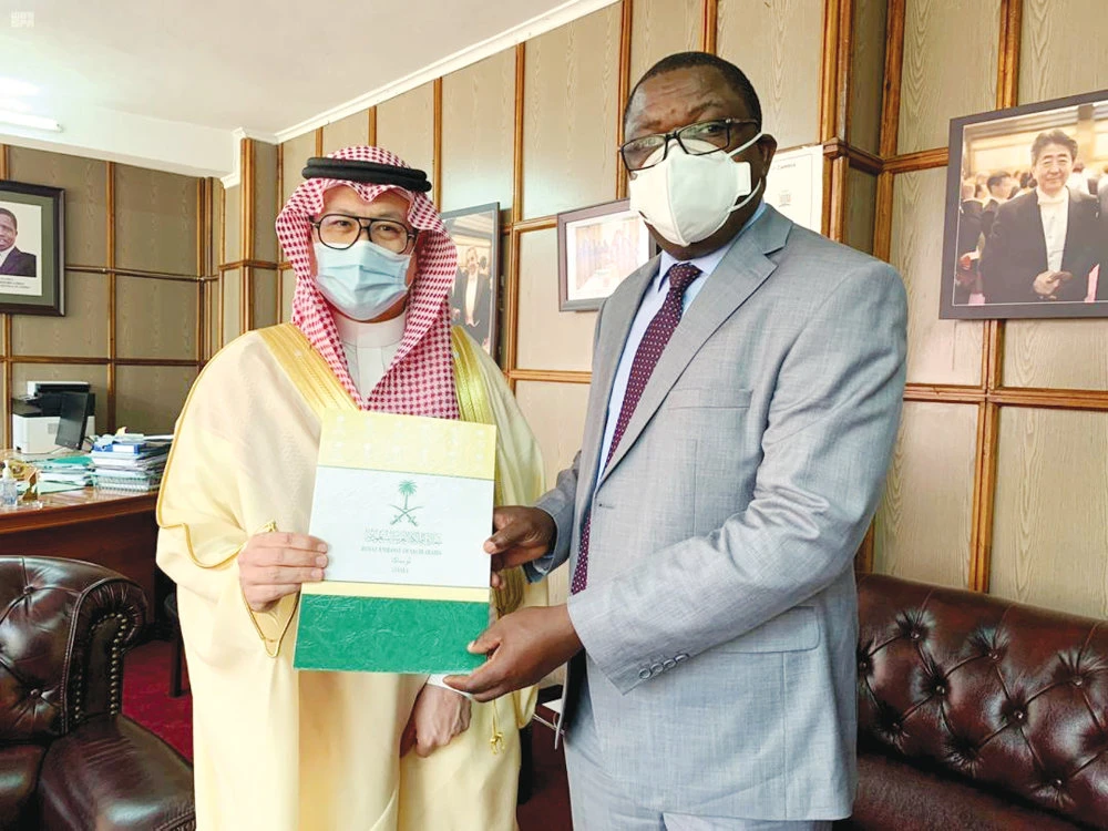 Zambia’s Minister of Foreign Affairs Joseph Malanji receiving Saudi Arabia's gift from Ambassador Osama Krenshi in Lusaka on Friday. (SPA)
