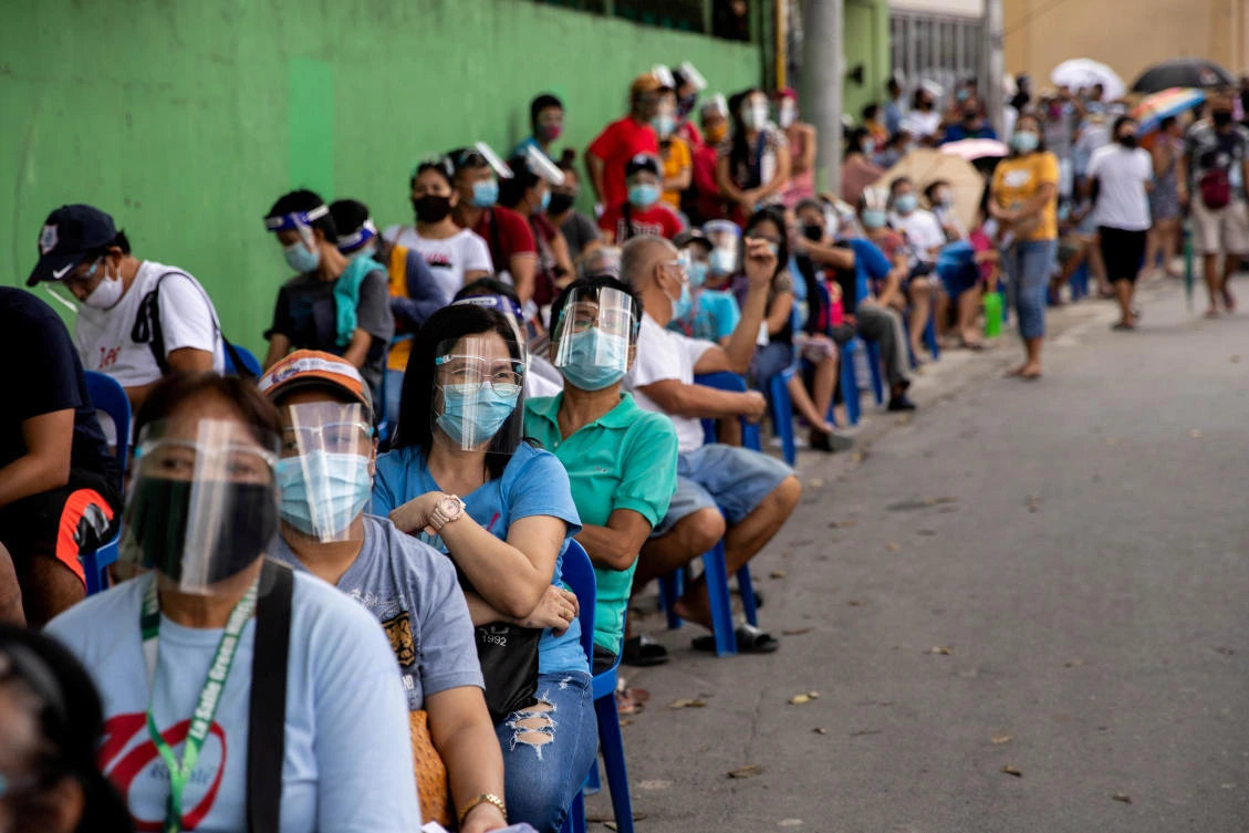 Filipinos queue for cash subsidy from the government amid the coronavirus outbreak in Quezon City on August 27, 2020. (Reuters)