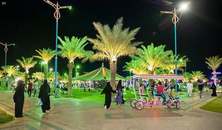 Saudi families showcased their products. (SPA)