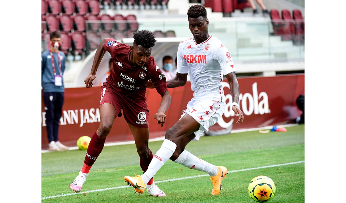 Metz’s midfielder Opa Nguette, left, up against Monaco’s French Benoit Badiashile during their French Ligue 1 match on Sunday. (AFP)