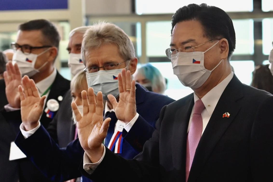 Czech Senate President Milos Vystrcil (C) waves next to Taiwan’s Foreign Minister Joseph Wu (R) upon his arrival at the airport in Taoyuan on August 30, 2020. (AFP)