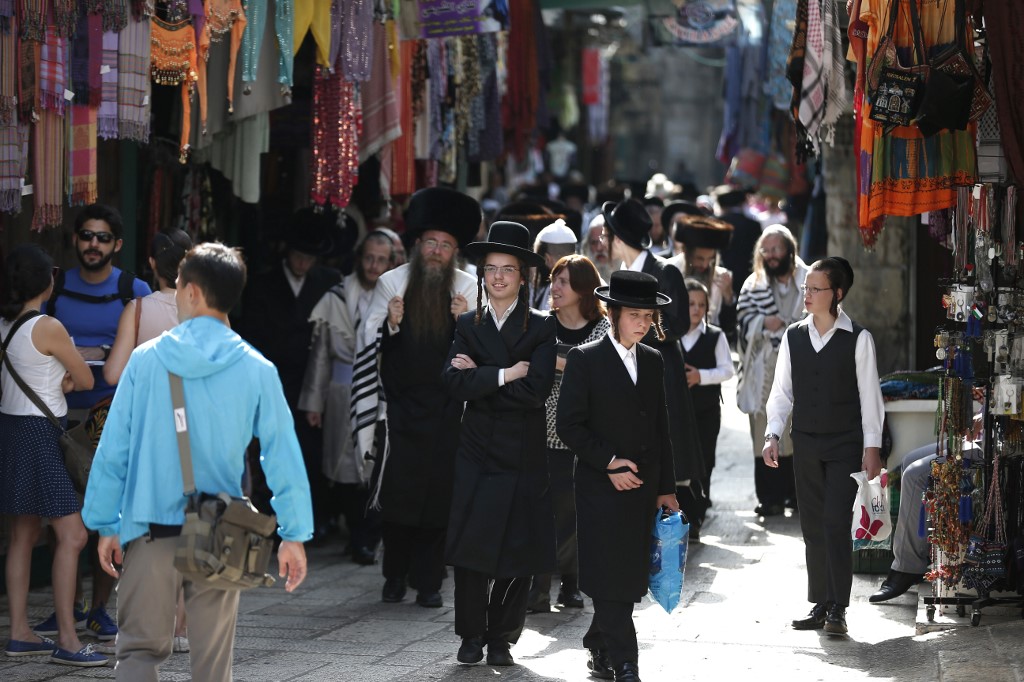 Jewish ultra-Orthodox walk on a street in the Muslim quarter of the Jerusalem's Old City, on October 5, 2015. (File/AFP)