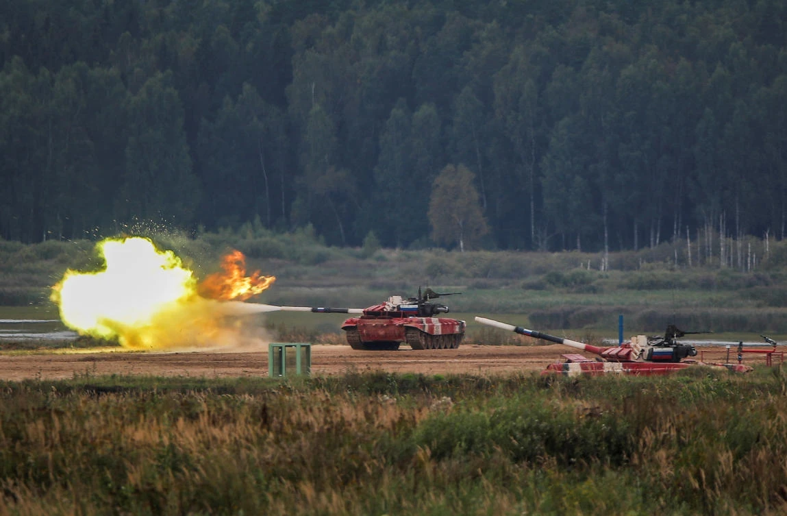 A T-72 B3 tank operated by a crew from Russia fires during the Tank Biathlon competition at the International Army Games 2020 in Alabino, outside Moscow, Russia September 2, 2020. REUTERS/Maxim Shemetov