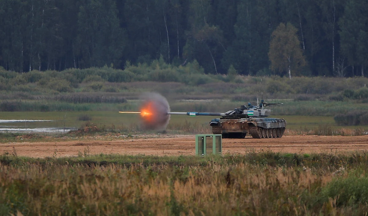 A T-72 B3 tank operated by a crew from Uzbekistan fires during the Tank Biathlon competition at the International Army Games 2020 in Alabino, outside Moscow, Russia September 2, 2020. REUTERS/Maxim Shemetov