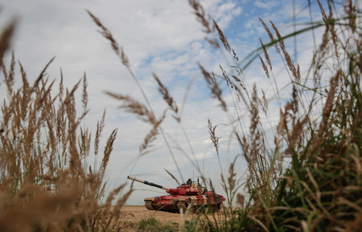 A T-72 B3 tank operated by a crew from Russia drives during the Tank Biathlon competition at the International Army Games 2020 in Alabino, outside Moscow, Russia September 2, 2020. REUTERS/Maxim Shemetov