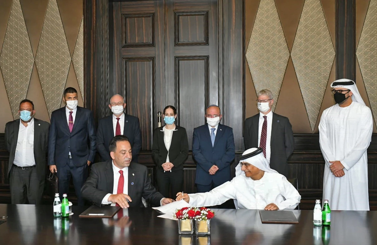 Israeli and Emirati officials signing a protocol in banking and finance in Abu Dhabi. (WAM)