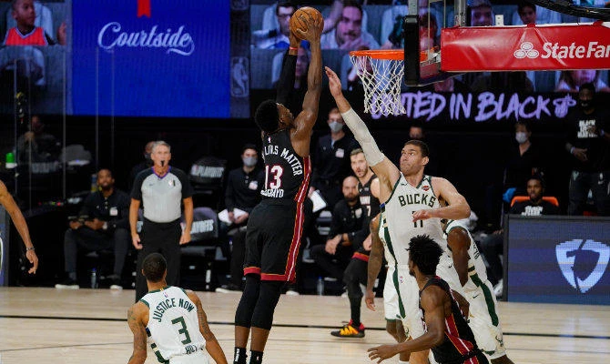 Heat use big 4th quarter to take 3-0 series lead over Bucks