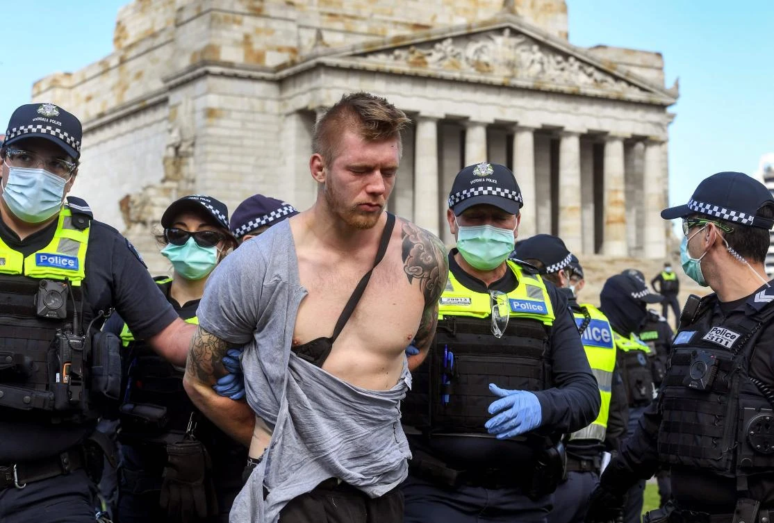 Police arrest one of the 200 protesters at the Shrine of Remembrance in Melbourne on September 5, 2020 during an anti-lockdown rally. (AFP)