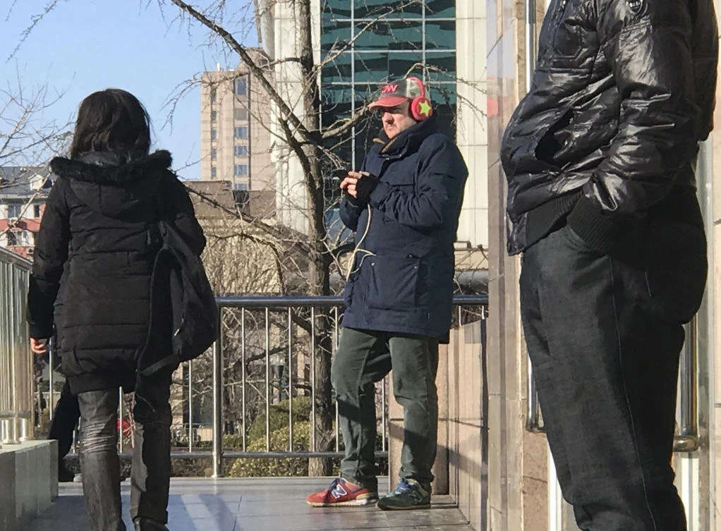 China is delaying the renewal of press cards for at least five journalists working at four US media outlets, an organization of foreign correspondents said Monday. (AP)