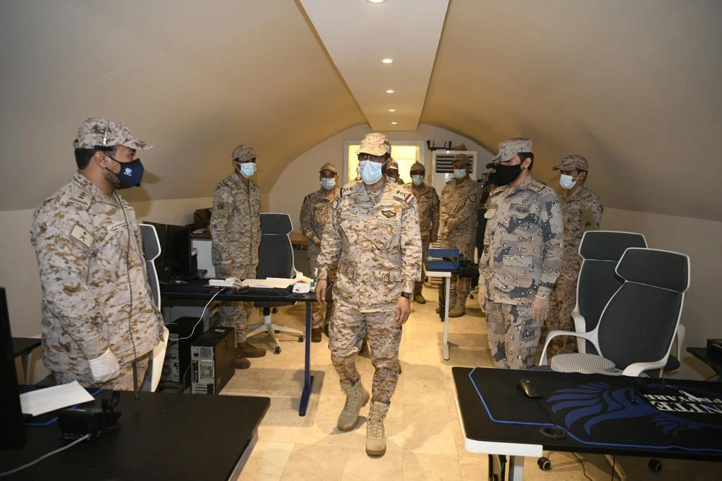 Yemen joint forces commander inspects military operations at Saudi southern border