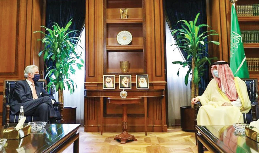 Outgoing French envoy meets Saudi minister