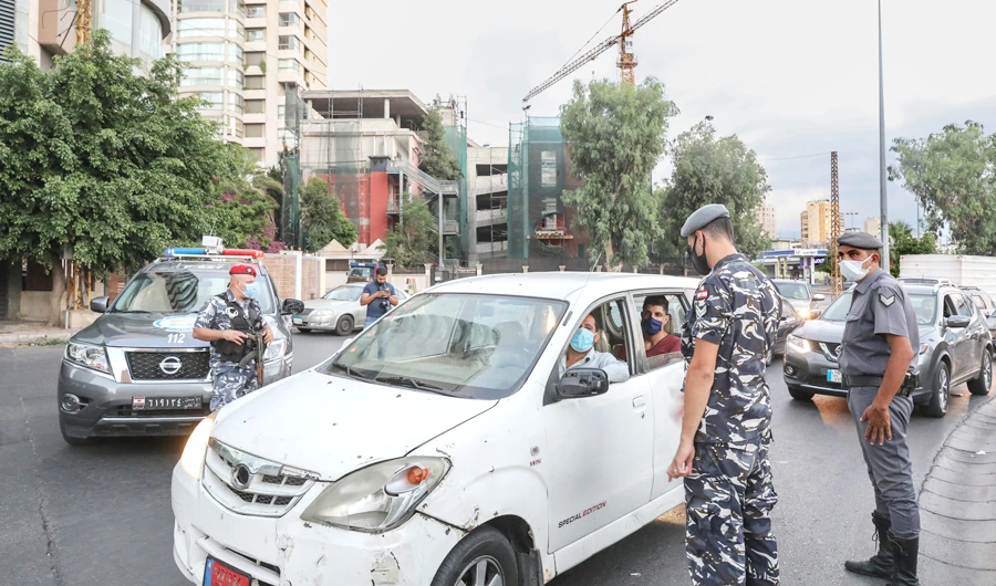 Security forces man a checkpoint in Beirut as part of restrictions to combat COVID-19. Lebanon’s total number of cases has exceeded 20,000. (File/AFP)