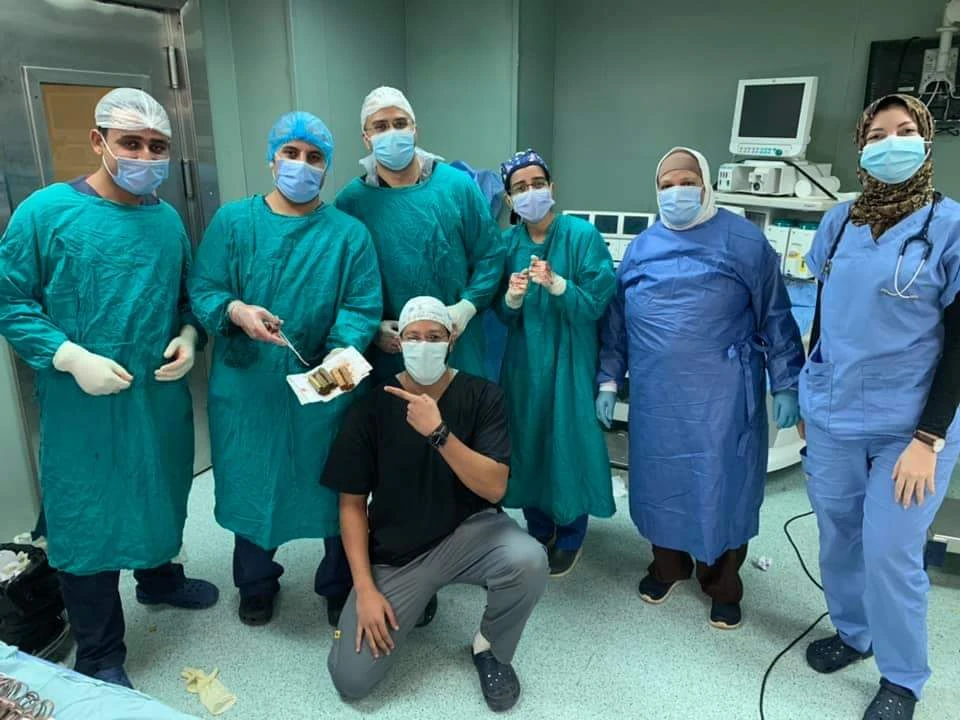 Doctor extracts 6,000 Egyptian pounds from patient's stomach
