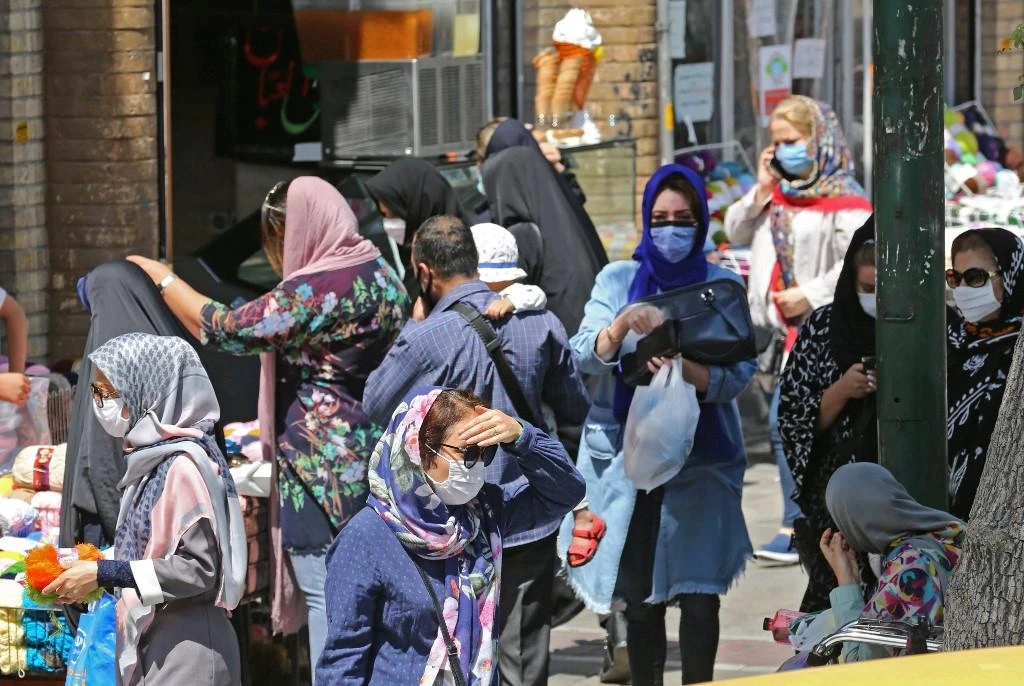 The number of confirmed coronavirus cases in Iran rose by 2,089 to 402,029 on Sunday. (File/AFP)