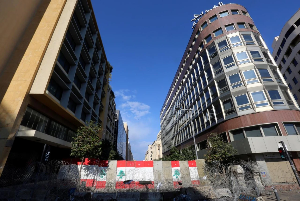 Lebanon’s financial situation has spiraled out of control, citizens at home and abroad face restrictions in terms of withdrawing their money from Lebanese banks. (File: Reuters)