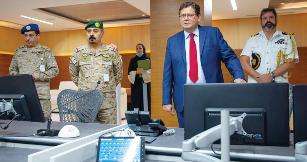 The secretary-general of the IMCTC, Maj. Gen. Mohammed bin Saeed Al-Moghedi, received British Ambassador Neil Crompton in Riyadh. (SPA)