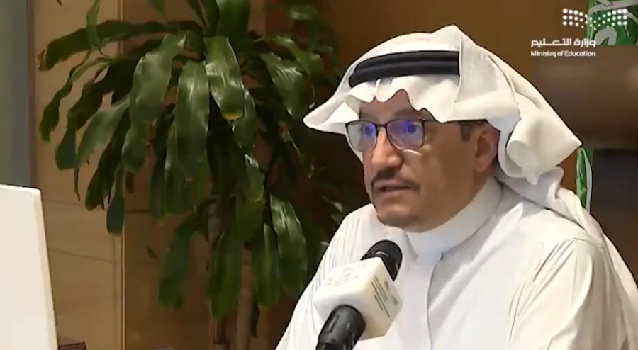 Saudi Arabia’s Minister of Education, Hamad bin Mohammed Al-Sheikh, called to give thanks to school teacher who has continued to teach his students while battling cancer. (screen grab)