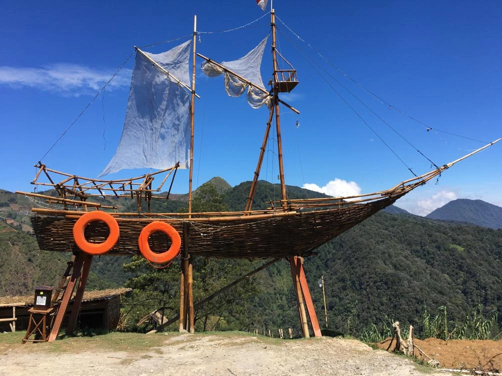 A wooden, boat-like selfie deck can be seen at the top of Derikan Hill in Central Java's Batang regency. (AN photo/ Ismira Lutfia Tisnadibrata)