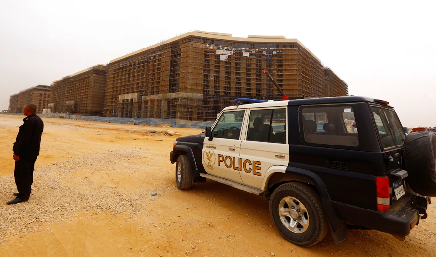 Egyptian police guard in front of the new government district in the New Administrative Capital (NAC) east of Cairo, Egypt May 2, 2019. (REUTERS)