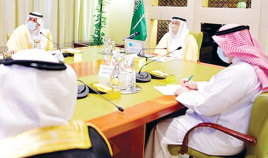 Riyadh governor joins in with students distance learning virtual platform “Madrasati”