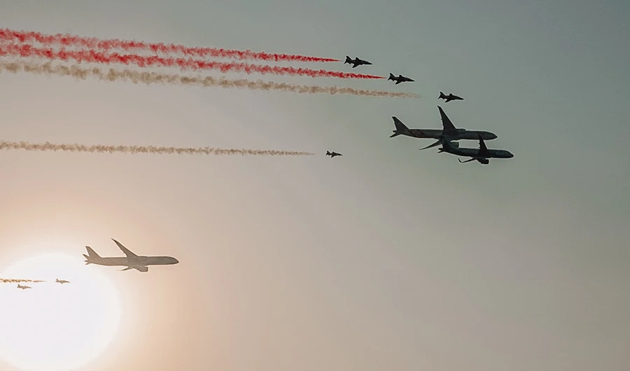 Colorful air show marks the start of National Day celebrations in Jeddah