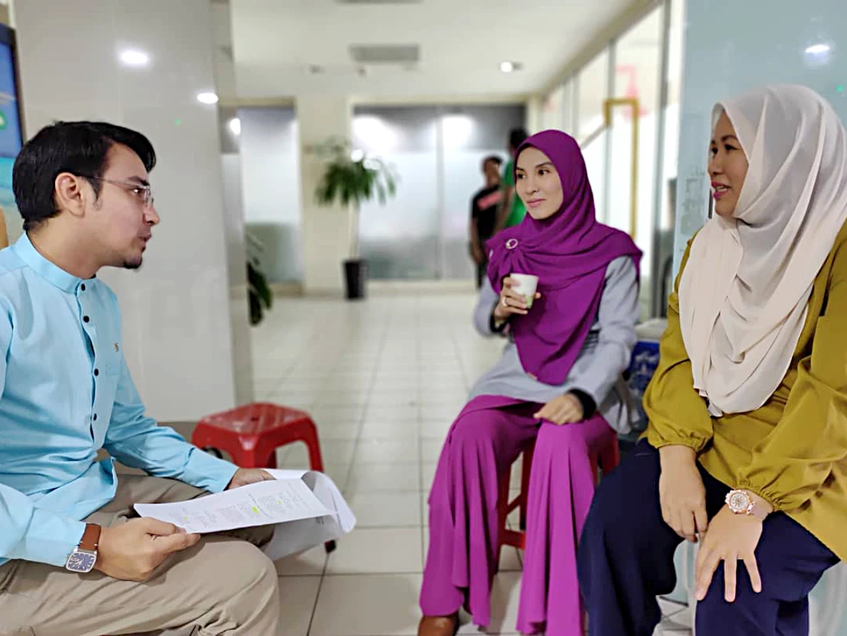 Nurflix team during a script reading rehearsal for the upcoming drama Light & Love which is being filmed in Kuala Lumpur. (Photo courtesy: Nurflix Facebook page)
