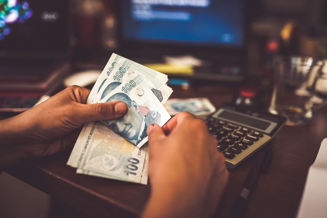 TWITTER POLL: More than three-quarters say no to failing Turkish lira