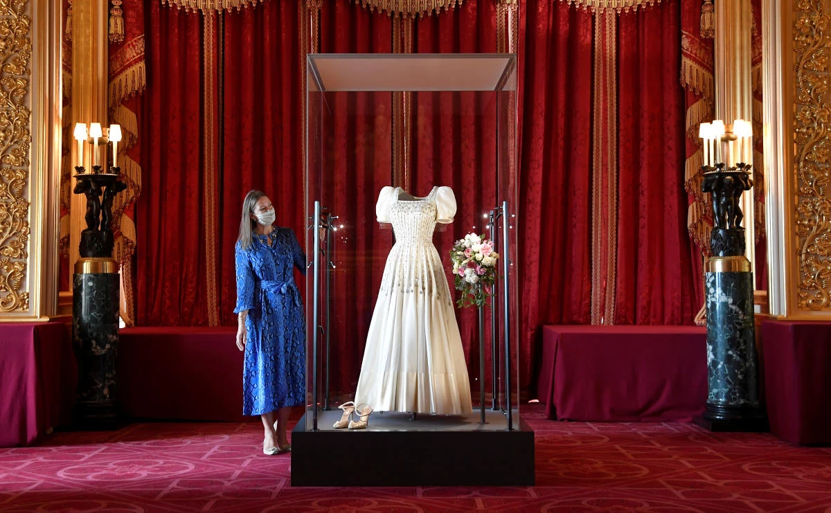 Wedding gown of UK's Princess Beatrice goes on show
