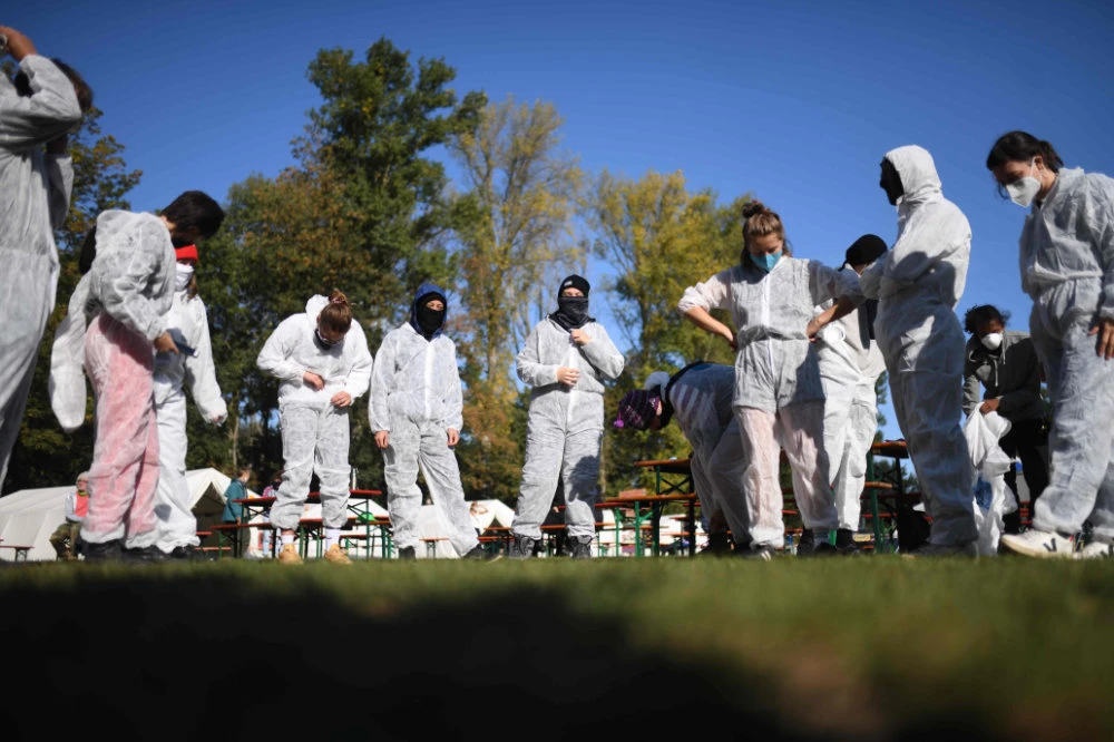 European climate activists take part in a training on September 24, 2020 in Keyenberg, Germany, on the day of their mass action aiming to block a huge open-pit coal mine Garzweiler. (AFP / Ina Fassbender)