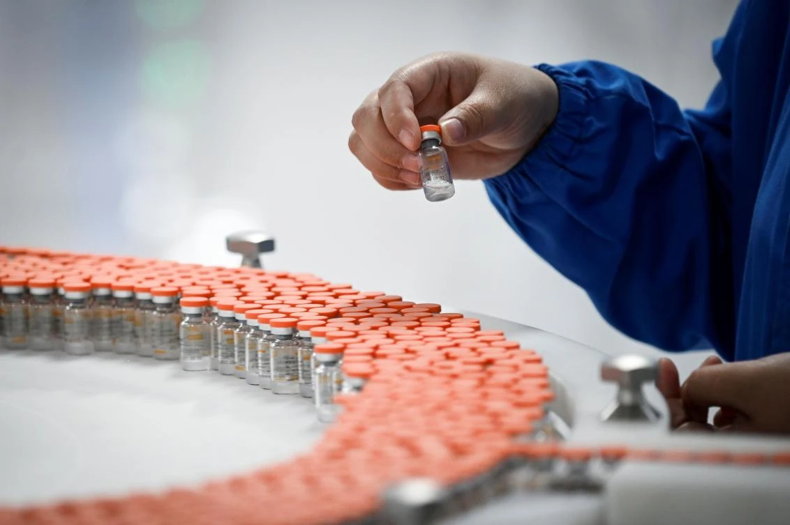 The first COVID-19 vaccine may only ease symptoms and is unlikely to prevent people from getting the disease, scientists have warned British ministers. (File/AFP)