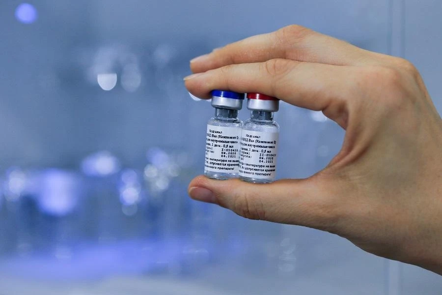 Alexander Gintsburg, head of the Gamaleya Institute that produced the Sputnik V vaccine, told Reuters that the pace of its development was necessary under the “wartime” conditions of a pandemic. (File/AFP)