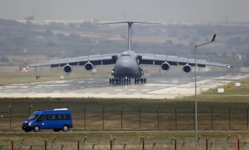 A U.S. Air Force (USAF) C-5 Galaxy Outsize Cargo Transport Aircraft lands at Incirlik air base in Adana, Turkey, August 10, 2015. (Reuters)