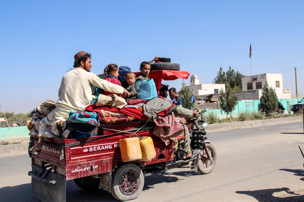 Internally displaced people with their belongings flee during the ongoing clashes between Taliban fighters and Afghan security forces in Helmand province on Oct. 14, 2020. (AFP)