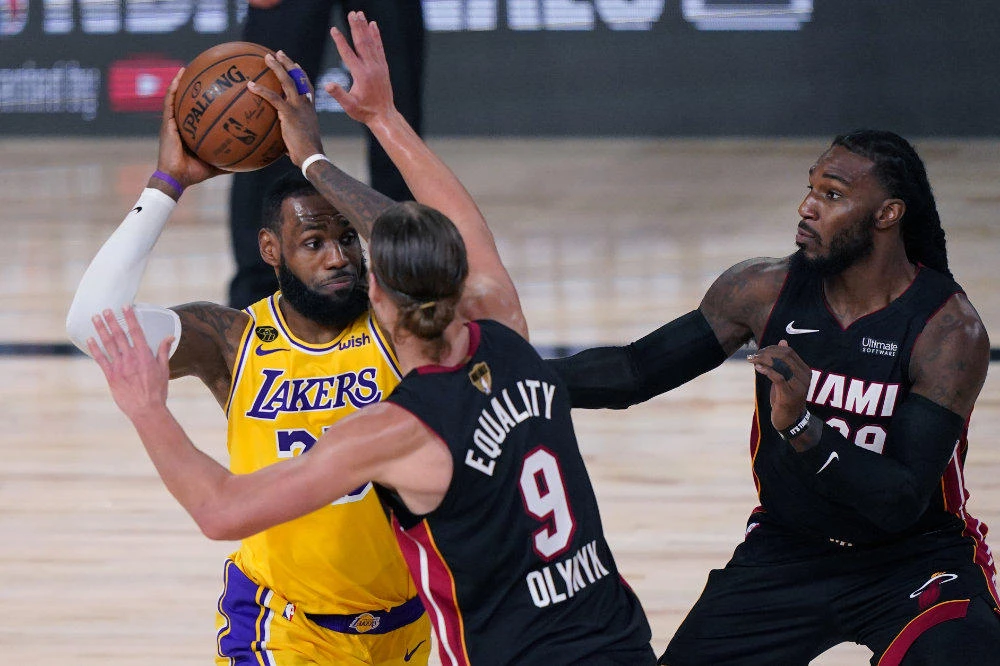 Lakers roll in Game 1 of NBA finals, top Heat 116-98
