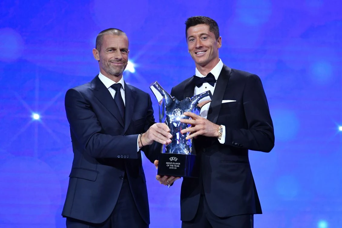 Bayern Munich’s Polish forward Robert Lewandowski receives the 2019/2020 Player of the Year award from UEFA President Aleksander Ceferin during the Champions League draw in Geneva. (AFP)