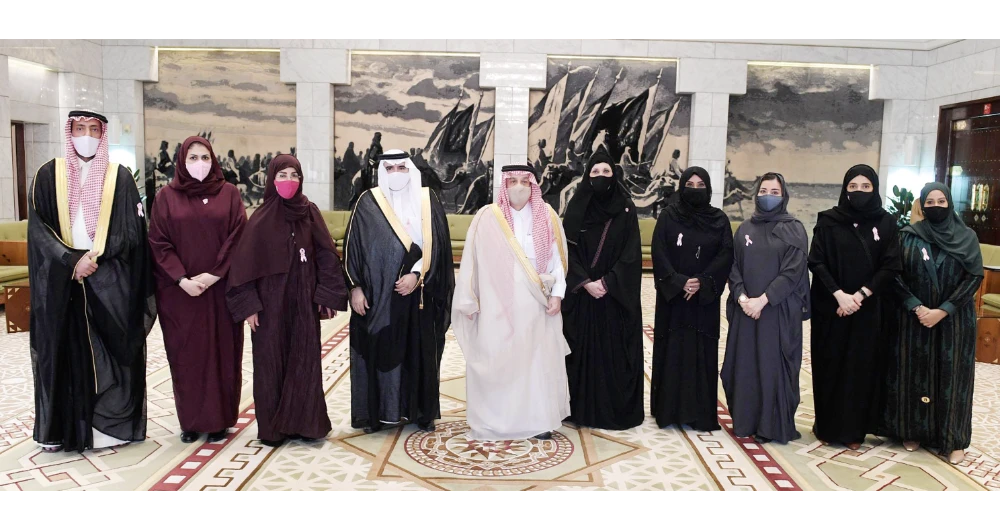 Riyadh Gov. Prince Faisal bin Bandar and Princess Haifa bint Faisal, president of the Zahra association, launch the breast cancer awareness campaign on Thursday. (SPA)