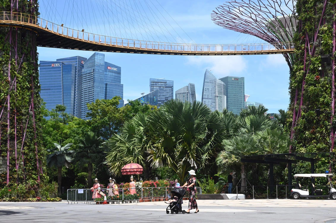 The city-state, which has seen cases fall sharply in recent months as it has brought outbreaks in migrant worker dormitories under control, said it had discovered just six new cases. (FILE/AFP)