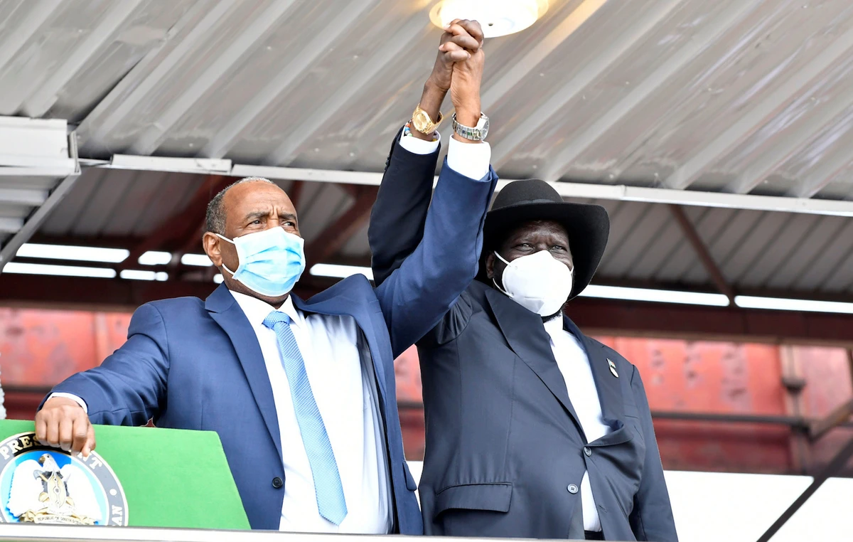 Sudan's Sovereign Council Chief General Abdel Fattah al-Burhan and South Sudan's President Salva Kiir, hold hands as they arrive for the signing of the peace agreement in Juba, South Sudan Oct. 3, 2020. (Reuters)