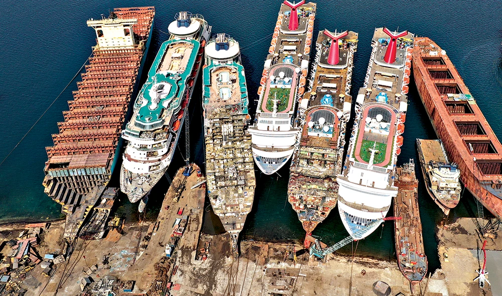 Cruise ships head for Turkish grave as pandemic scuttles sector
