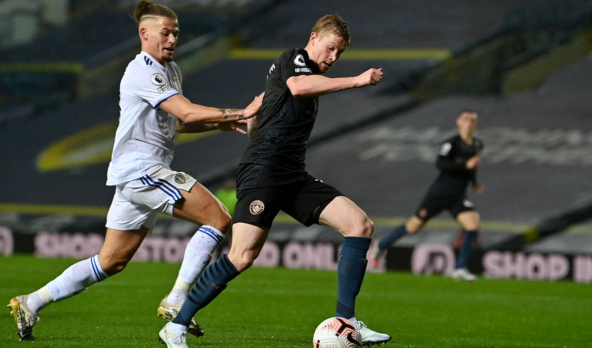 Leeds United's Kalvin Phillips, left, vies for the ball with Manchester City's Kevin De Bruyne during the English Premier League soccer match between Leeds United and Manchester City at Elland Road in Leeds, England, Saturday, Oct. 3, 2020. (AP)