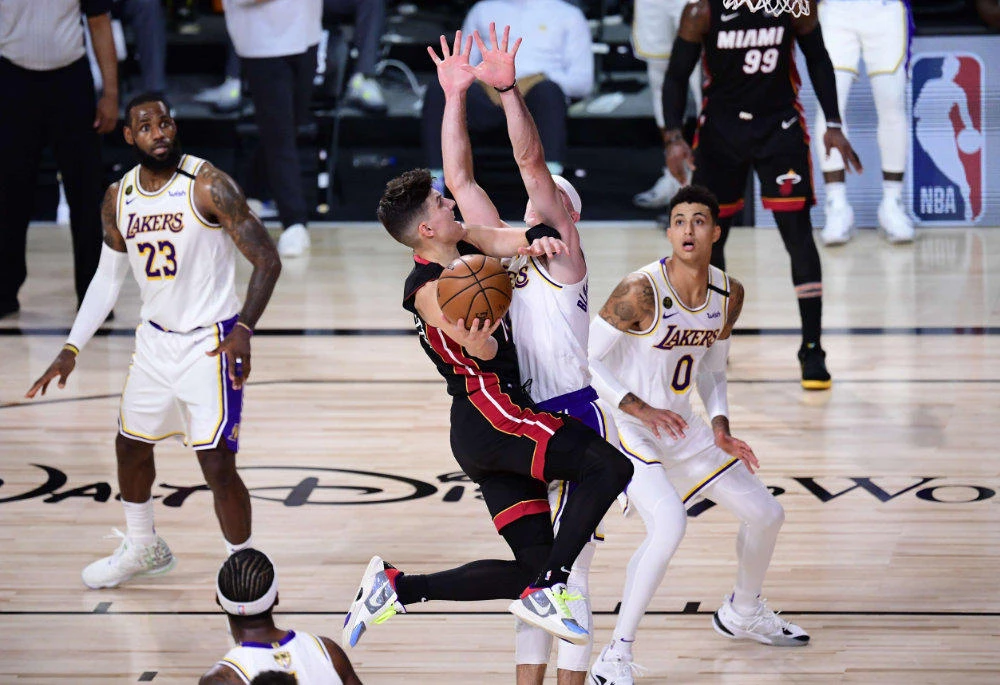 Tyler Herro of the Miami Heat drives to the basket against the Los Angeles Lakers in Game Three of the 2020 NBA Finals at ESPN Wide World Of Sports Complex on Oct. 4, 2020 in Lake Buena Vista, Florida. (Douglas P. DeFelice/Getty Images/AFP)