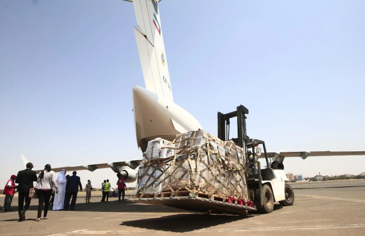 The Kuwait aircraft carrying 40 tons of aid – mainly food – landed at Khartoum International Airport on Monday. (KUNA)