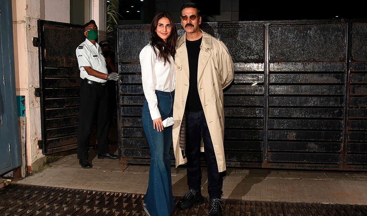 In this picture taken on October 2, 2020, Bollywood actors Vaani Kapoor (L) and Akshay Kumar pose after completing the upcoming spy thriller Hindi film 'Bell Bottom', at the airport in Mumbai. (AFP)