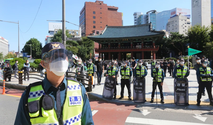 South Korean police officers wearing face masks and face shields stand guard to block protesters' possible rallies against the government in Seoul, South Korea, Friday, Oct. 9, 2020. (AP)