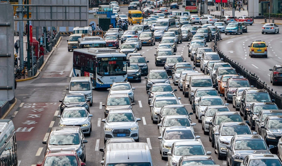 Cars crowd a road during morning rush hour on the first working day after a week-long "golden week" holiday in Shanghai on October 9, 2020. (AFP)